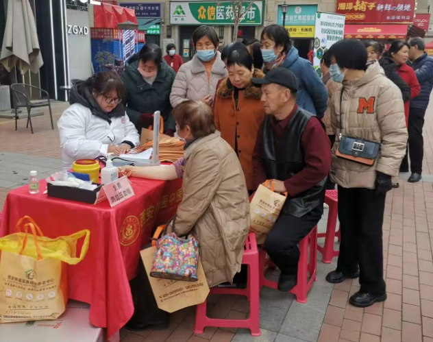 三路齐发践初心，医养融合暖古城——西安附医系统开展“学雷锋日”大型义诊行动